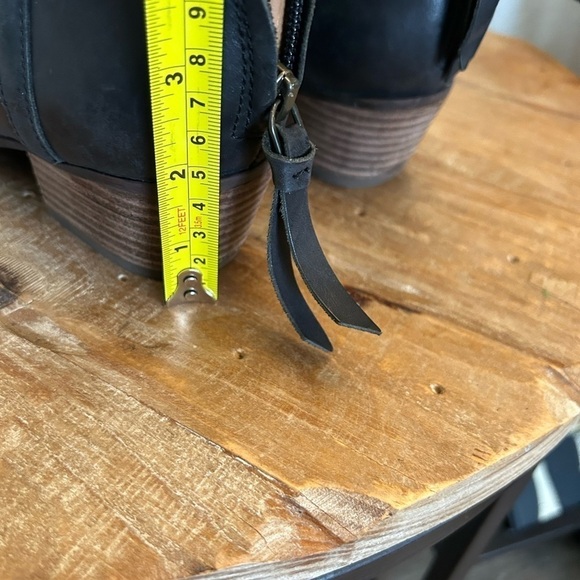 Clarks Artisan SPYE CELESTE Women Black Leather
Back Zip Bootie Boot Size 7 - Picture 8 of 9